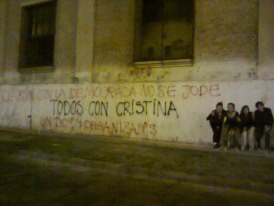 Pintadas "Con la democracia no se jode"
